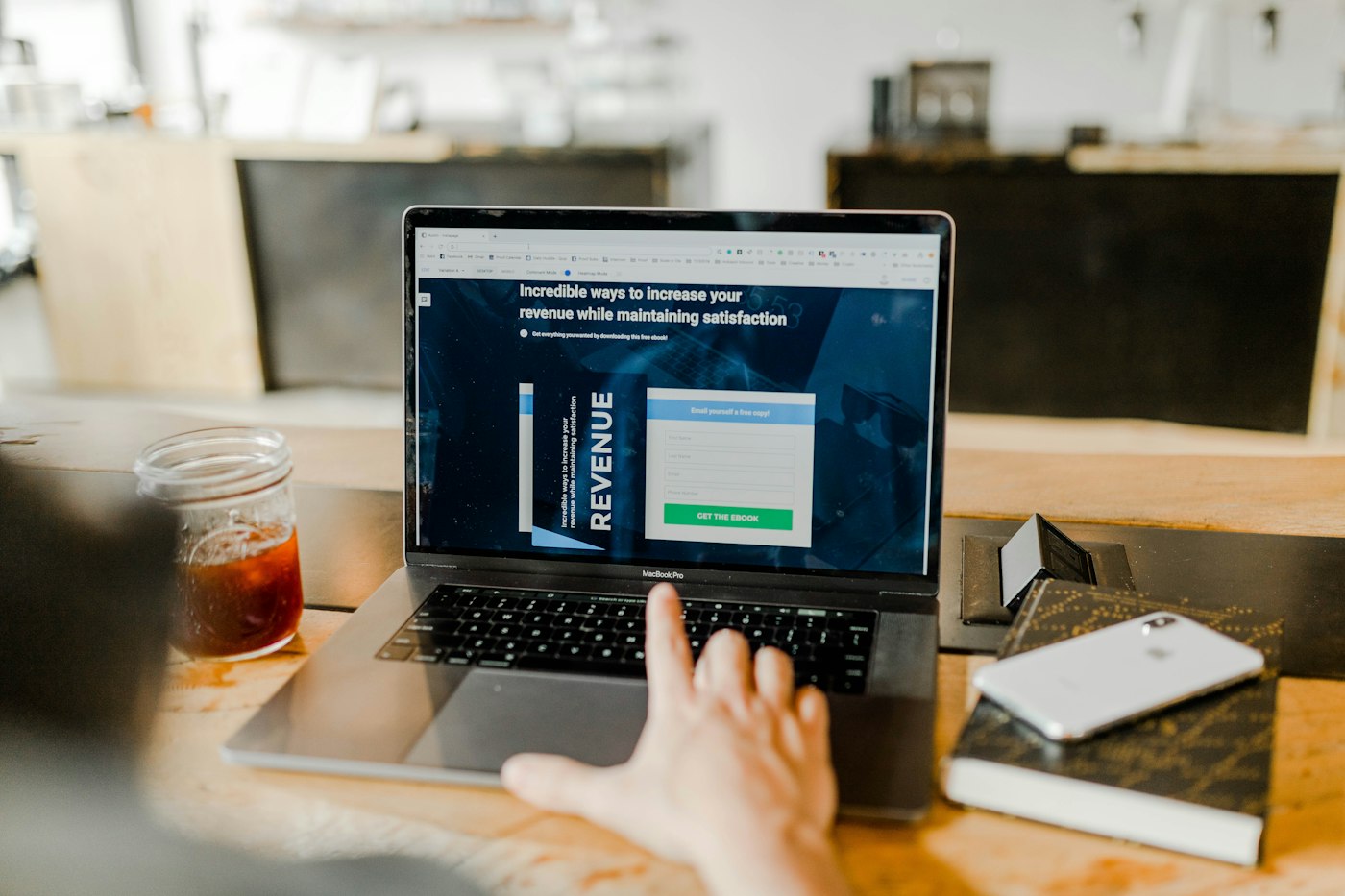 Moneyfrog — A clearer view of your investments.